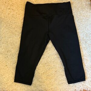 Black Pocket Light n Tight Hi-rise Capri 20"